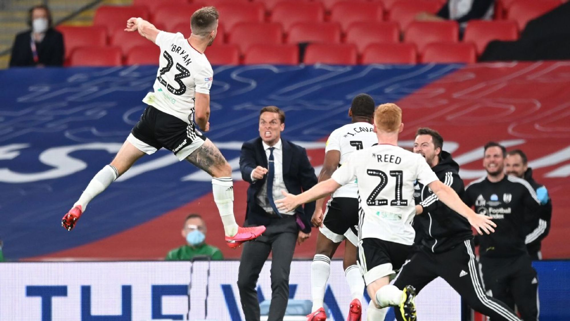 球队拿下重 球队拿下重